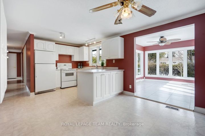 Photo 9 at 15 Overlake Drive, Nepean (Borden Farm/Stewart Farm/Carleton Heights/Parkwood Hills), Ottawa