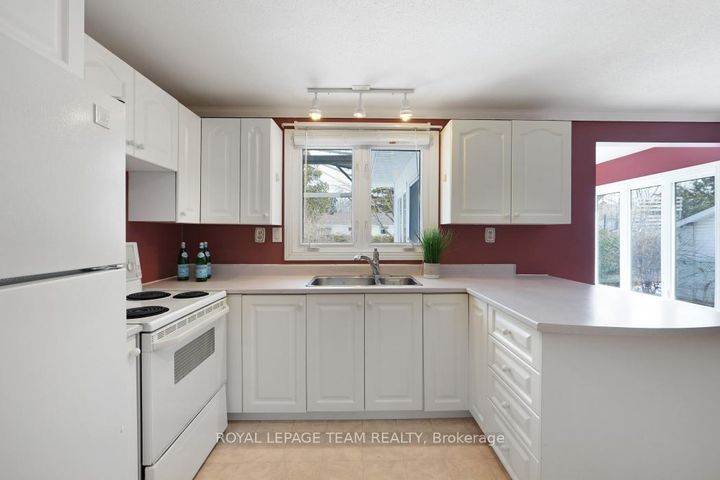 Photo 13 at 15 Overlake Drive, Nepean (Borden Farm/Stewart Farm/Carleton Heights/Parkwood Hills), Ottawa