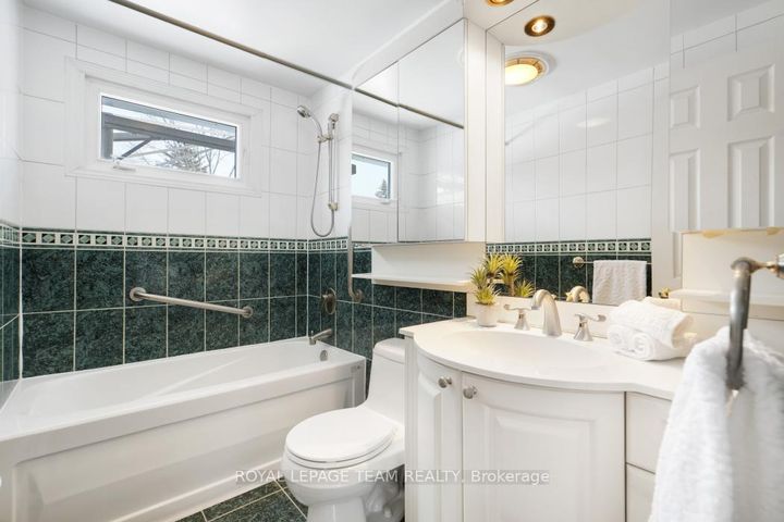 Photo 19 at 15 Overlake Drive, Nepean (Borden Farm/Stewart Farm/Carleton Heights/Parkwood Hills), Ottawa