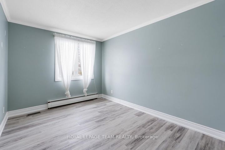 Photo 20 at 15 Overlake Drive, Nepean (Borden Farm/Stewart Farm/Carleton Heights/Parkwood Hills), Ottawa