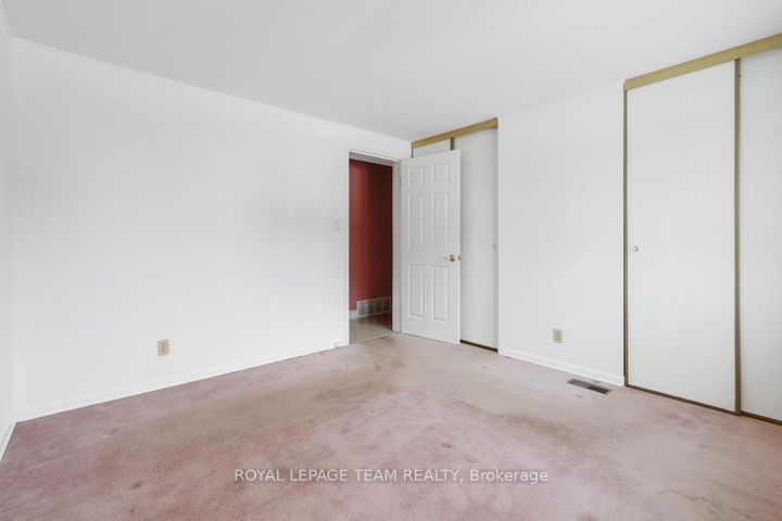 Photo 23 at 15 Overlake Drive, Nepean (Borden Farm/Stewart Farm/Carleton Heights/Parkwood Hills), Ottawa