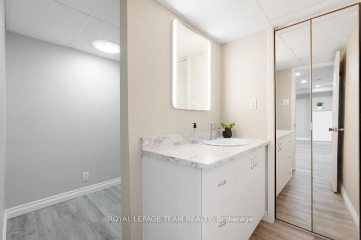 Photo 35 at 15 Overlake Drive, Nepean (Borden Farm/Stewart Farm/Carleton Heights/Parkwood Hills), Ottawa