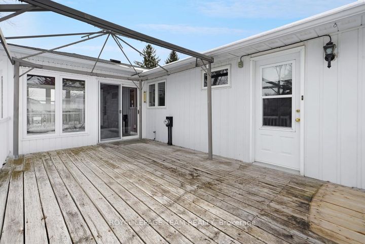 Photo 38 at 15 Overlake Drive, Nepean (Borden Farm/Stewart Farm/Carleton Heights/Parkwood Hills), Ottawa