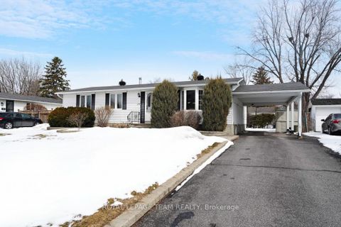 Photo 2 at 15 Overlake Drive, Nepean (Borden Farm/Stewart Farm/Carleton Heights/Parkwood Hills), Ottawa