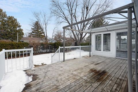Photo 37 at 15 Overlake Drive, Nepean (Borden Farm/Stewart Farm/Carleton Heights/Parkwood Hills), Ottawa