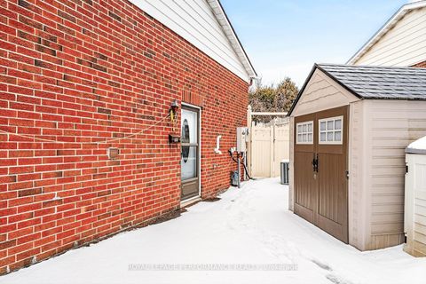 Photo 2 at 194 Mcelroy Drive, Glencairn/Hazeldean, Kanata