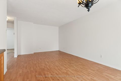 Photo 8 at 194 Mcelroy Drive, Glencairn/Hazeldean, Kanata