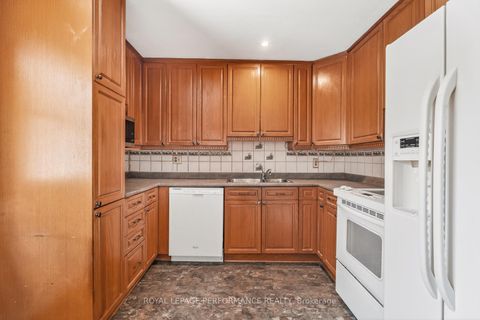 Photo 11 at 194 Mcelroy Drive, Glencairn/Hazeldean, Kanata