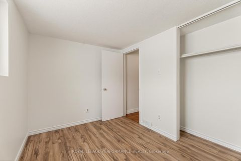 Photo 23 at 194 Mcelroy Drive, Glencairn/Hazeldean, Kanata