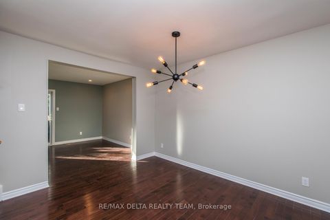 Photo 5 at 8 - 323 Monica Crescent, Bilberry Creek/Queenswood Heights, Orleans