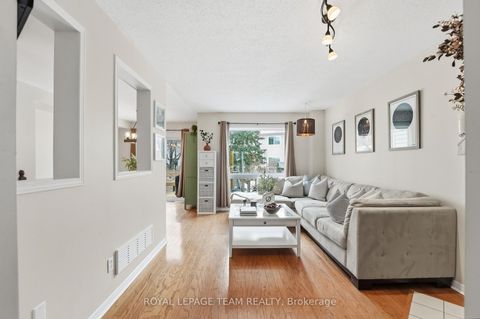 Photo 5 at 11 Furlong Crescent, Bridlewood, Kanata