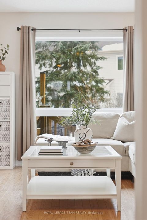Photo 6 at 11 Furlong Crescent, Bridlewood, Kanata