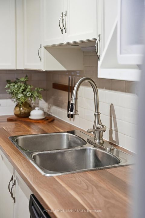 Photo 14 at 11 Furlong Crescent, Bridlewood, Kanata