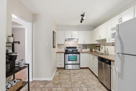 Photo 15 at 11 Furlong Crescent, Bridlewood, Kanata