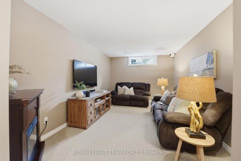 Photo 38 at 11 Furlong Crescent, Bridlewood, Kanata