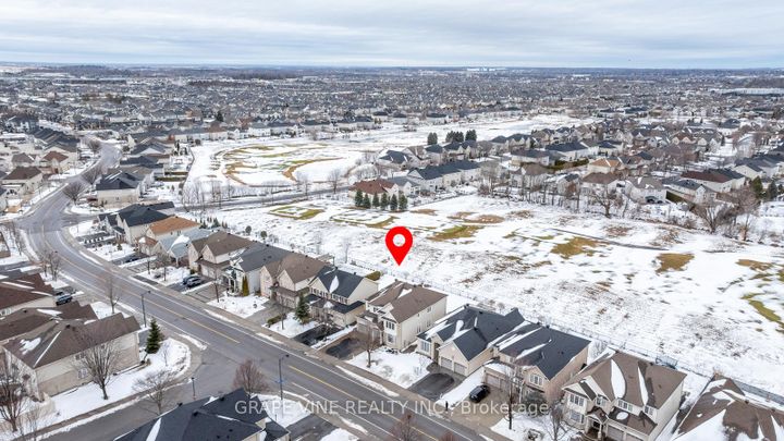 Photo 3 at 788 Kilbirnie Drive, Nepean (Stonebridge), Ottawa