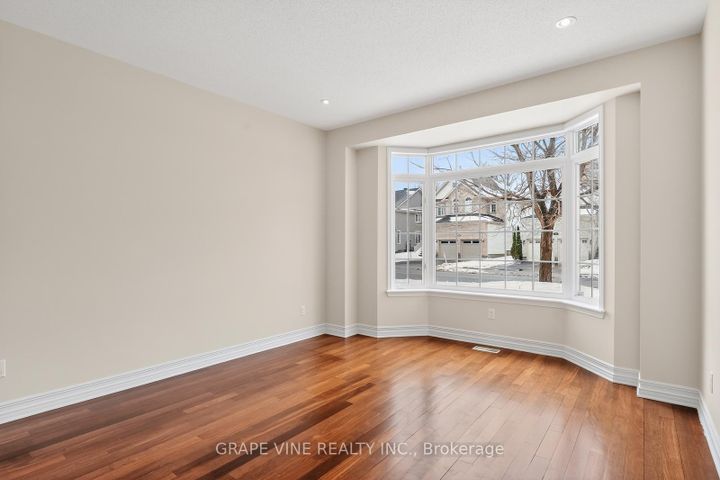Photo 5 at 788 Kilbirnie Drive, Nepean (Stonebridge), Ottawa