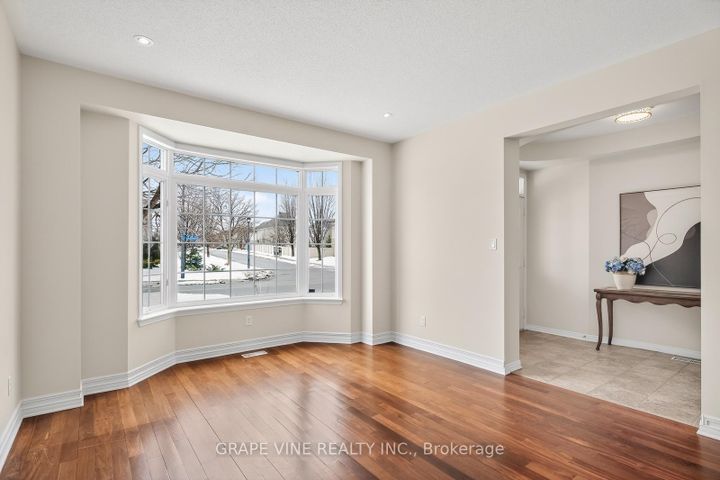 Photo 6 at 788 Kilbirnie Drive, Nepean (Stonebridge), Ottawa