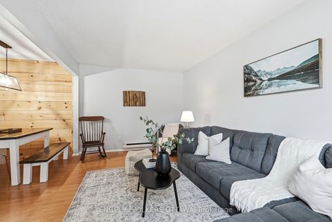 Photo 5 at 122 Salter Crescent, Beaverbrook, Kanata