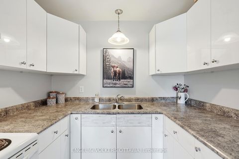 Photo 7 at 122 Salter Crescent, Beaverbrook, Kanata