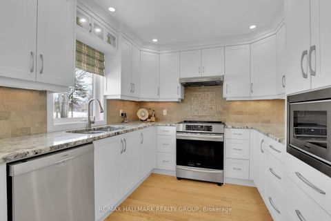 Photo 12 at 1589 Champneuf Drive, Chateauneuf, Orleans