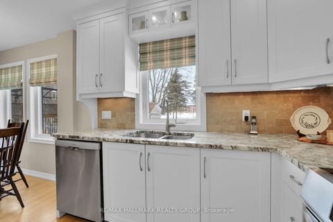 Photo 13 at 1589 Champneuf Drive, Chateauneuf, Orleans