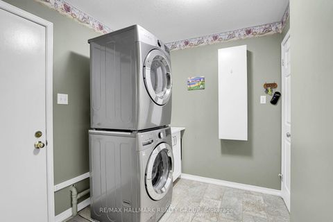 Photo 18 at 1589 Champneuf Drive, Chateauneuf, Orleans