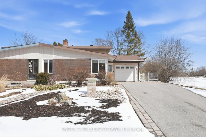 Photo 1 at 113 Benlea Drive, Nepean (Tanglewood), Ottawa