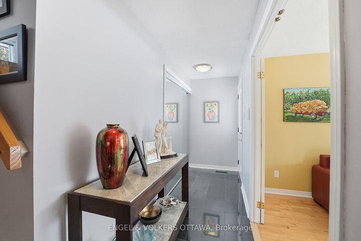 Photo 4 at 113 Benlea Drive, Nepean (Tanglewood), Ottawa