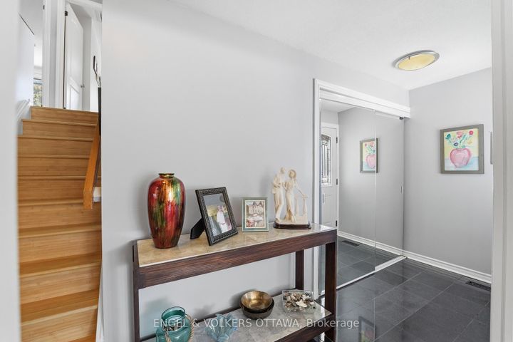 Photo 5 at 113 Benlea Drive, Nepean (Tanglewood), Ottawa