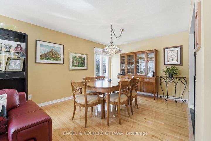 Photo 11 at 113 Benlea Drive, Nepean (Tanglewood), Ottawa