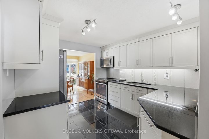 Photo 17 at 113 Benlea Drive, Nepean (Tanglewood), Ottawa