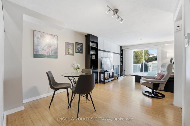 Photo 21 at 113 Benlea Drive, Nepean (Tanglewood), Ottawa