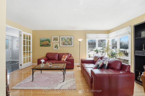 Photo 9 at 113 Benlea Drive, Nepean (Tanglewood), Ottawa