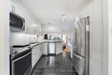 Photo 15 at 113 Benlea Drive, Nepean (Tanglewood), Ottawa