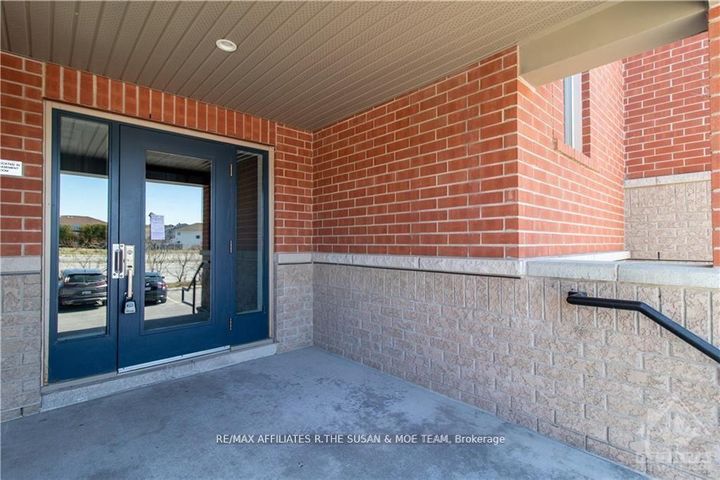 Photo 2 at 8 - 565 Stonefield Private, Nepean (Barrhaven East), Ottawa