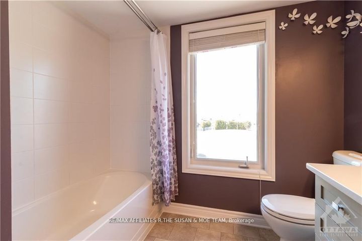 Photo 17 at 8 - 565 Stonefield Private, Nepean (Barrhaven East), Ottawa