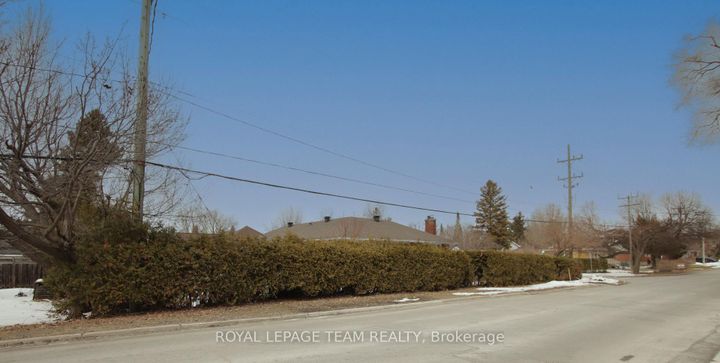 Photo 3 at 45 Capilano Drive, Nepean (City View/Skyline/Fisher Heights/Parkwood Hills), Ottawa