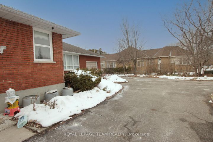 Photo 4 at 45 Capilano Drive, Nepean (City View/Skyline/Fisher Heights/Parkwood Hills), Ottawa