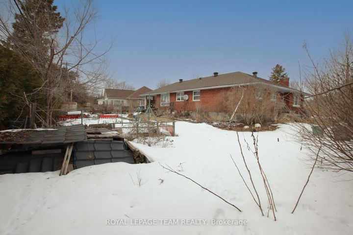 Photo 9 at 45 Capilano Drive, Nepean (City View/Skyline/Fisher Heights/Parkwood Hills), Ottawa