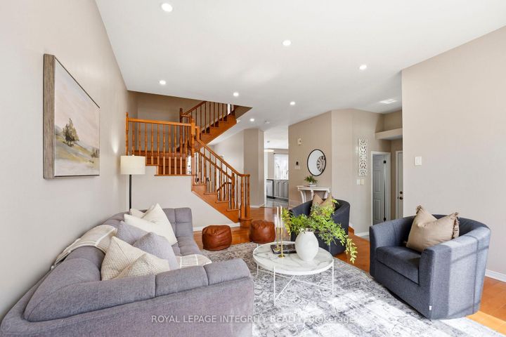 Photo 5 at 7 Len Lunney Crescent, Nepean (Barrhaven East), Ottawa