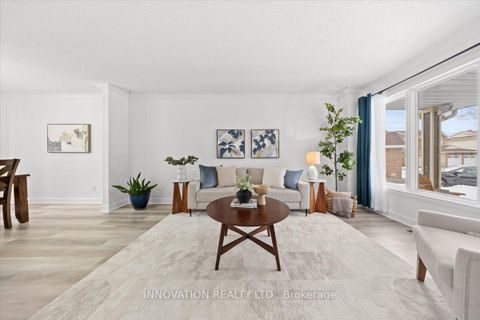 Photo 2 at 30 Fernbrook Place, Emerald Meadows/Trailwest, Kanata