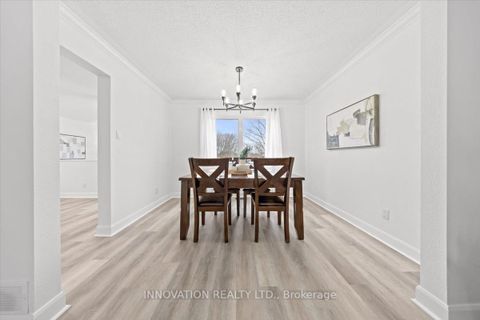 Photo 4 at 30 Fernbrook Place, Emerald Meadows/Trailwest, Kanata