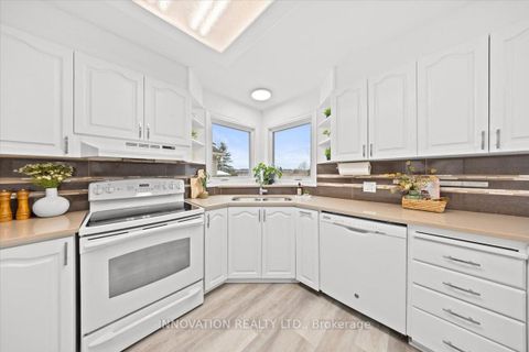 Photo 7 at 30 Fernbrook Place, Emerald Meadows/Trailwest, Kanata