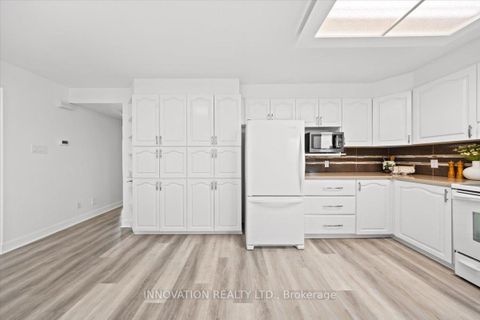 Photo 8 at 30 Fernbrook Place, Emerald Meadows/Trailwest, Kanata