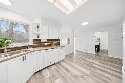 Photo 9 at 30 Fernbrook Place, Emerald Meadows/Trailwest, Kanata