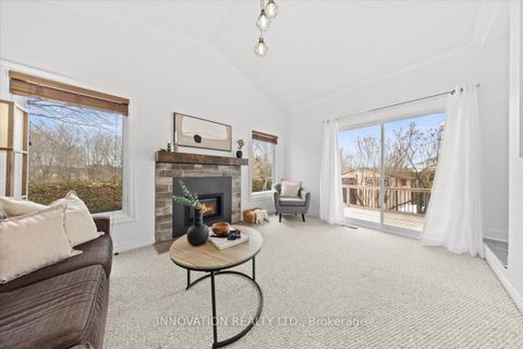 Photo 11 at 30 Fernbrook Place, Emerald Meadows/Trailwest, Kanata