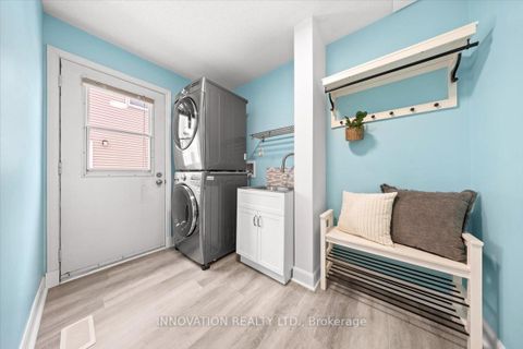 Photo 12 at 30 Fernbrook Place, Emerald Meadows/Trailwest, Kanata