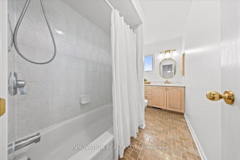 Photo 18 at 30 Fernbrook Place, Emerald Meadows/Trailwest, Kanata