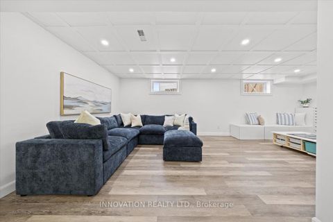 Photo 22 at 30 Fernbrook Place, Emerald Meadows/Trailwest, Kanata